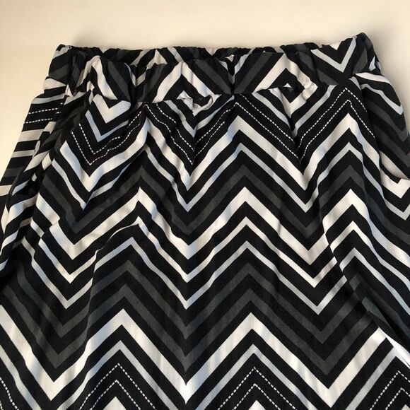 Say What? Geometric Black Gray White Maxi Skirt Size 1X - Picture 8 of 10